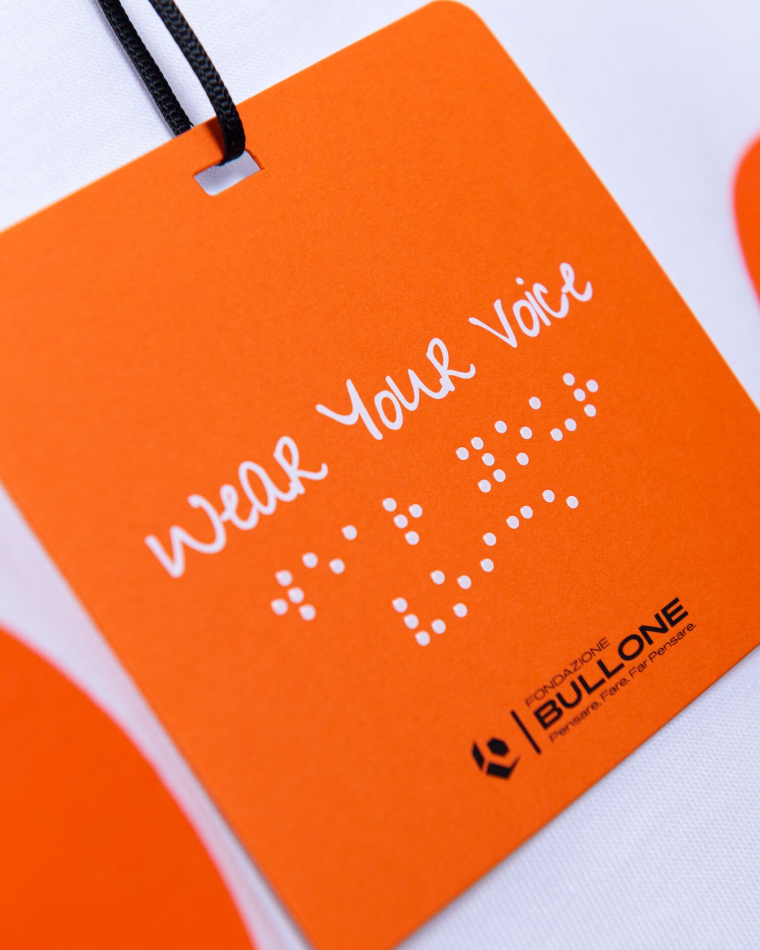 T-shirt Wear Your Voice - L’arancione è il colore degli scherzi - immagine 12
